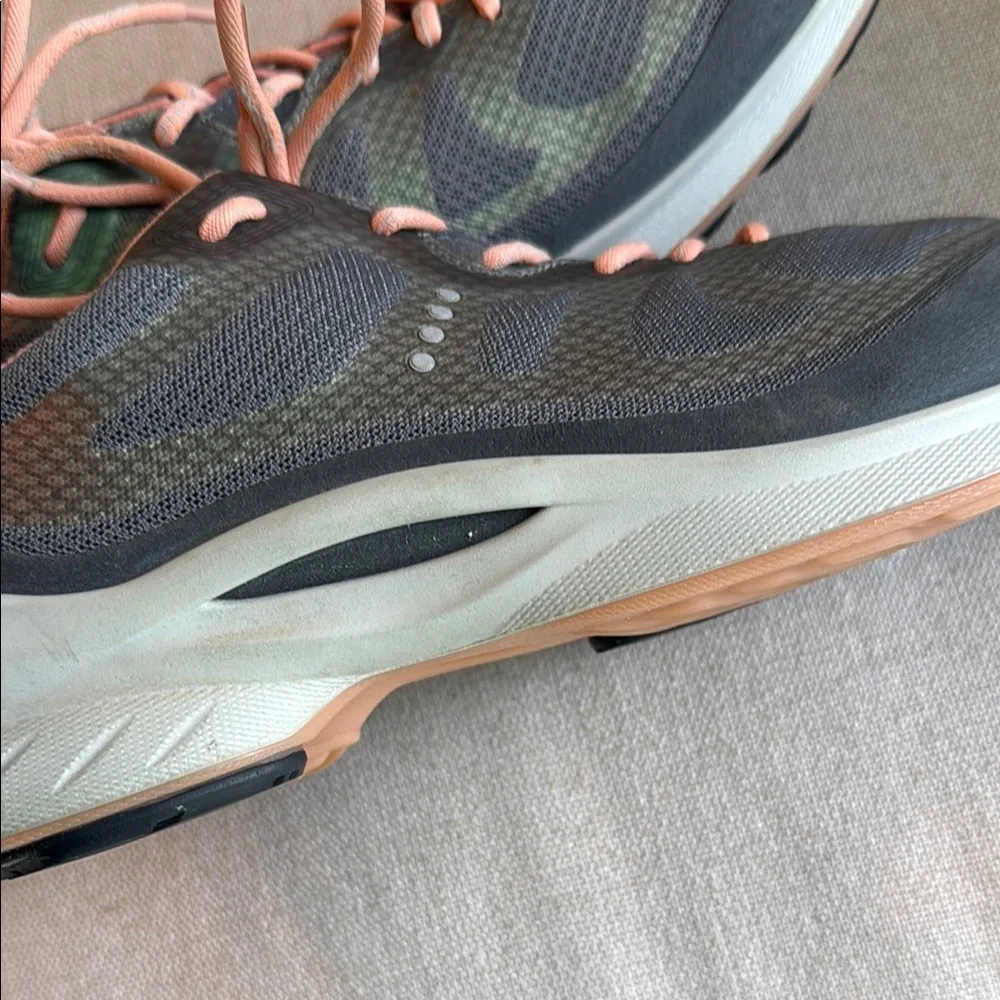 Ecco step into